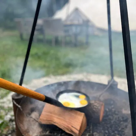 Luksustelt Glamping Taet Pa By Og Ud Til Marker Ringsted