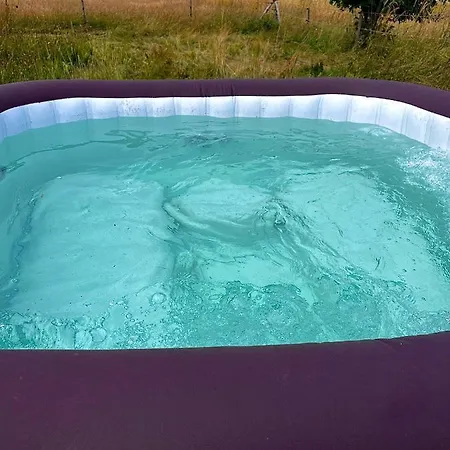 Glamping Taet Pa By Og Ud Til Marker Luksustelt